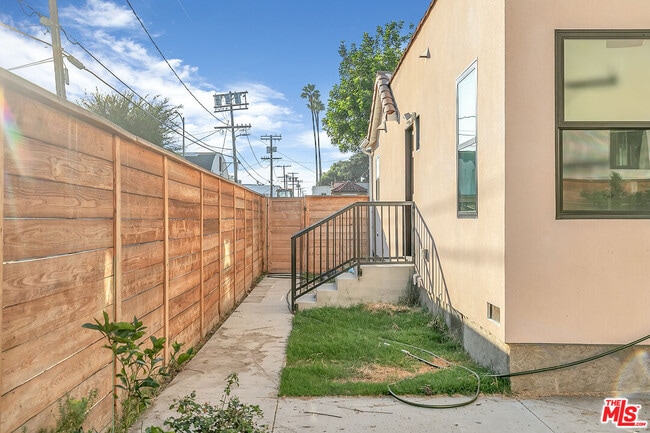 Building Photo - 3062 Field Ave