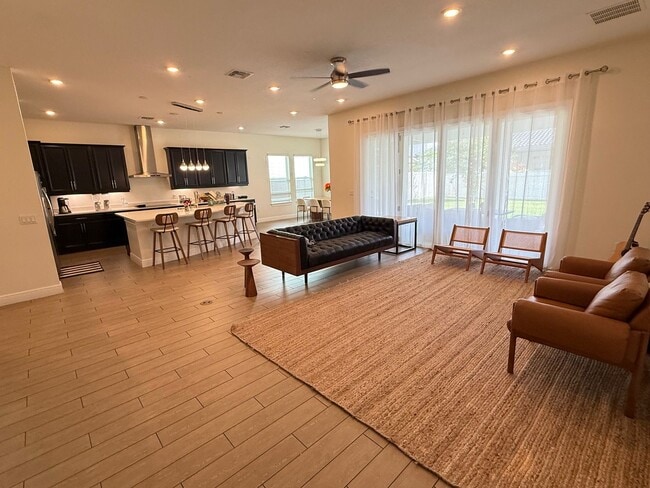 Building Photo - 7 bedroom/6 bath Dr. Phillips Home