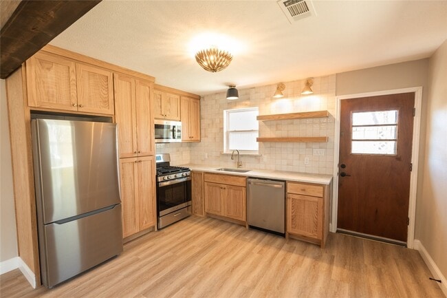 Building Photo - 602 N Morris St