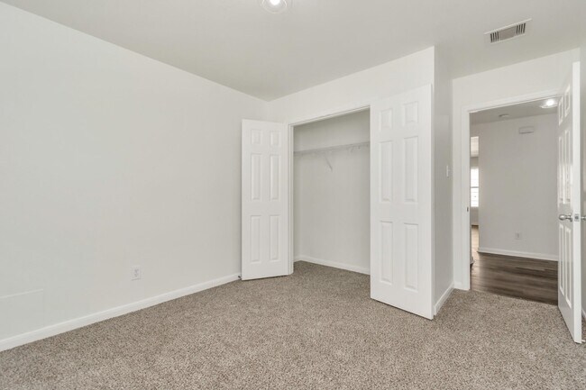 Building Photo - 7019 Parkford Meadow Dr