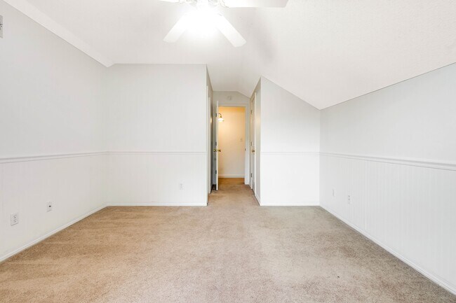 Building Photo - 873 Brande Ct
