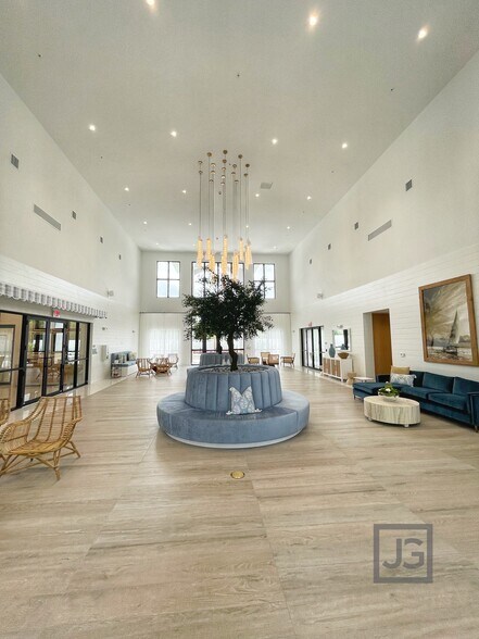 Lobby - 5320 NW 78th Ave