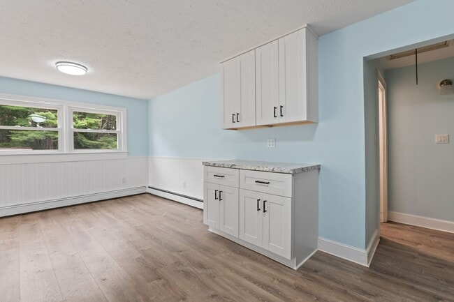 Building Photo - 381 Littlefield Rd