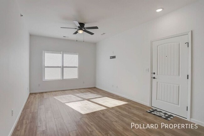 Building Photo - 422 Parkview Dr