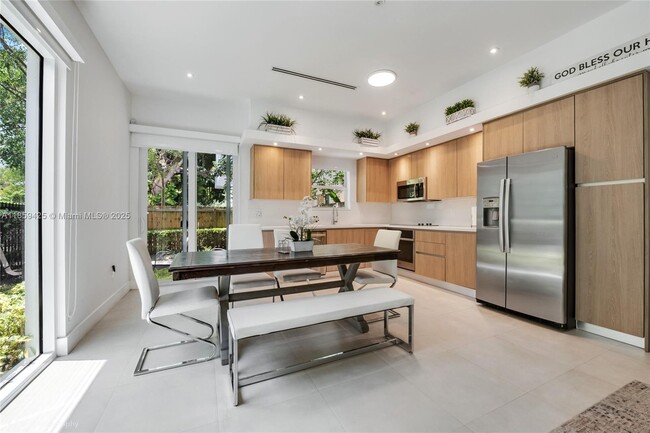 Building Photo - 2868 SW 33rd Ct