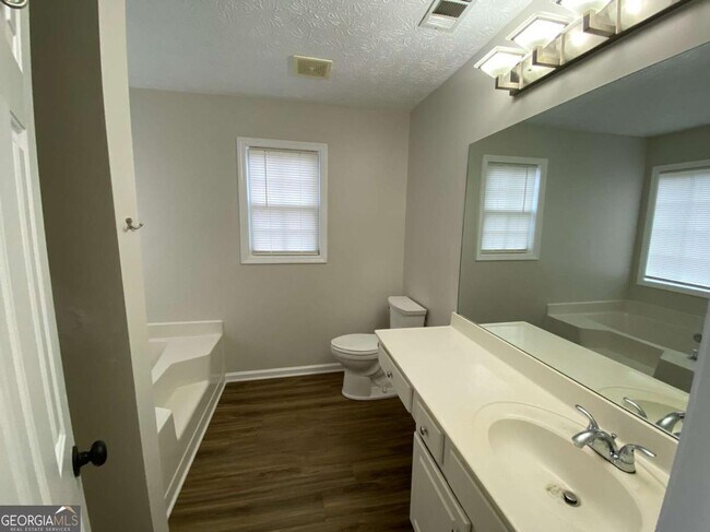 Building Photo - 4343 Grey Park Dr NE