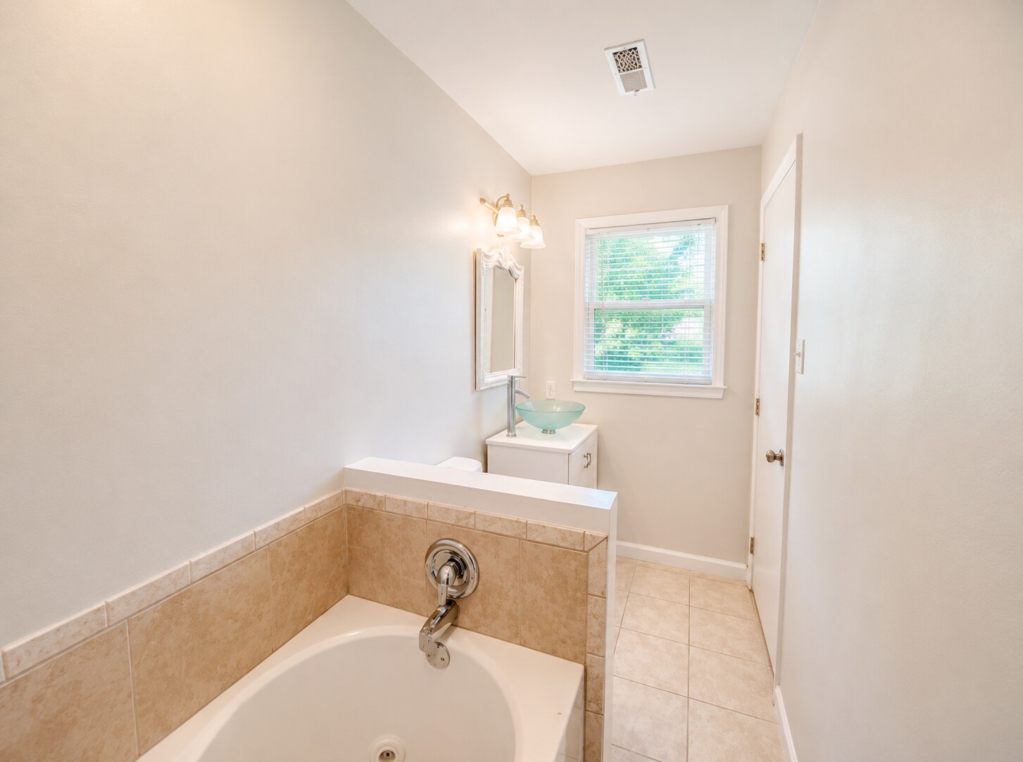 3rd bedroom on suite - 303 Rutherford Ave NW