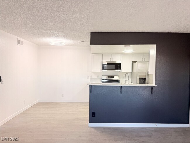 Building Photo - 601 Cabrillo Cir