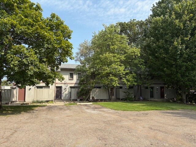 Building Photo - 810 Betner Dr