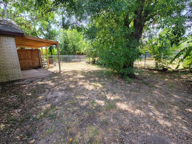 Building Photo - College Station - 2 bedroom / 1 bath Duple...