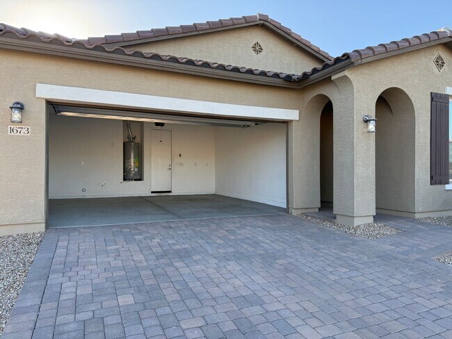 Building Photo - 1673 N St Francis Pl