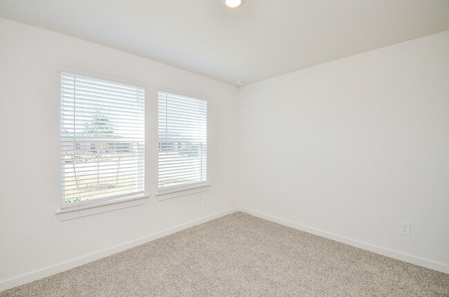 Building Photo - 31134 Royal Acrs Ct