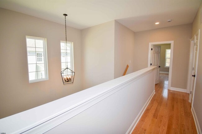 Building Photo - 438A Redwood Ave