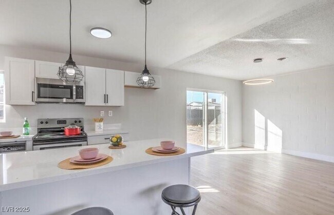 Building Photo - 2033 Hassell Ave