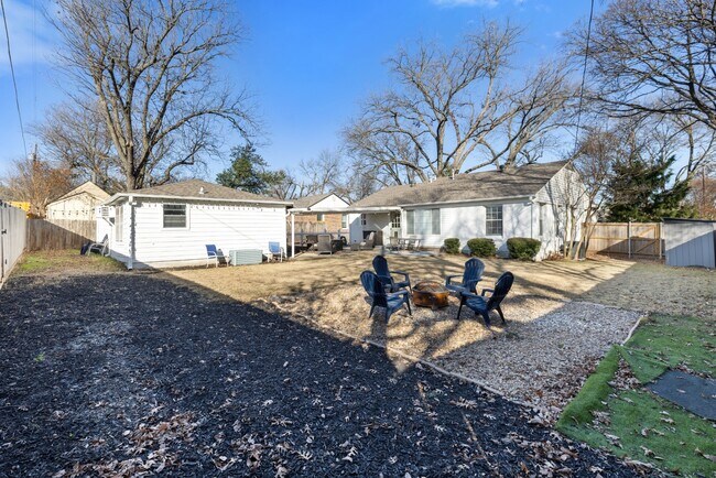 Building Photo - Updated Garland Home