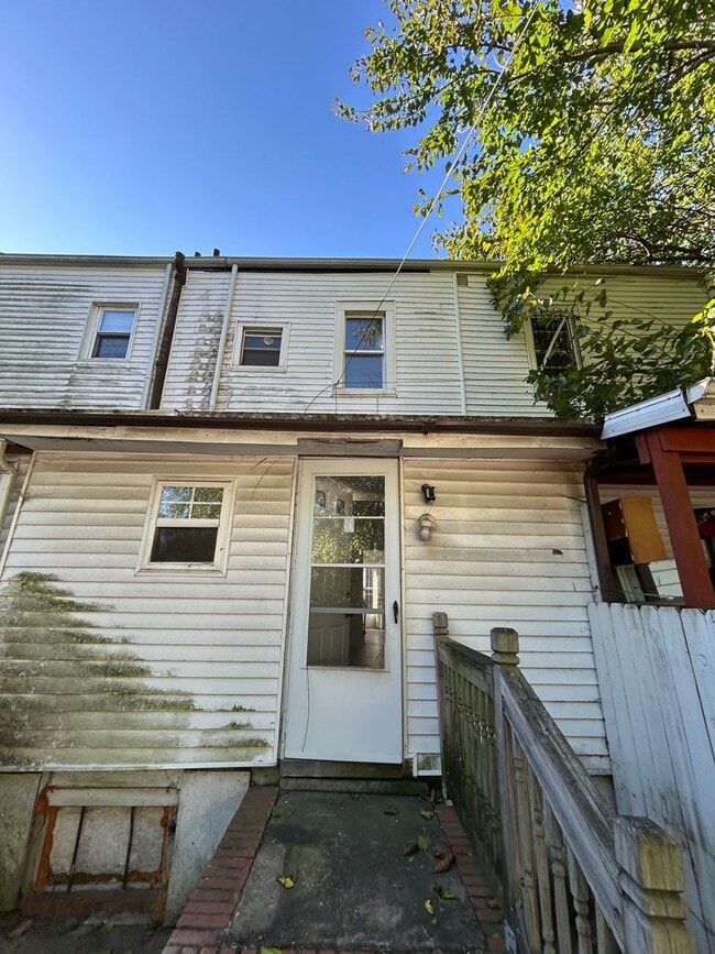 Building Photo - Cozy Home For Small Family