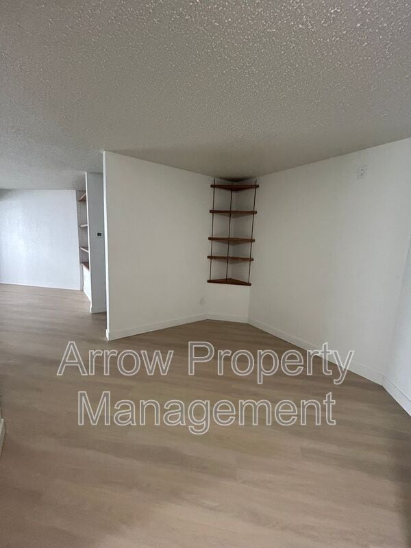 Building Photo - 205 E Arbor Ave