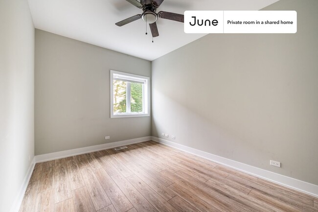 Building Photo - Private bedroom in 5 bed/3 bath Home