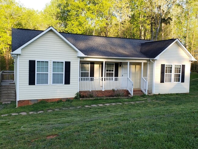 Primary Photo - Fantastic Graham Home For Rent!