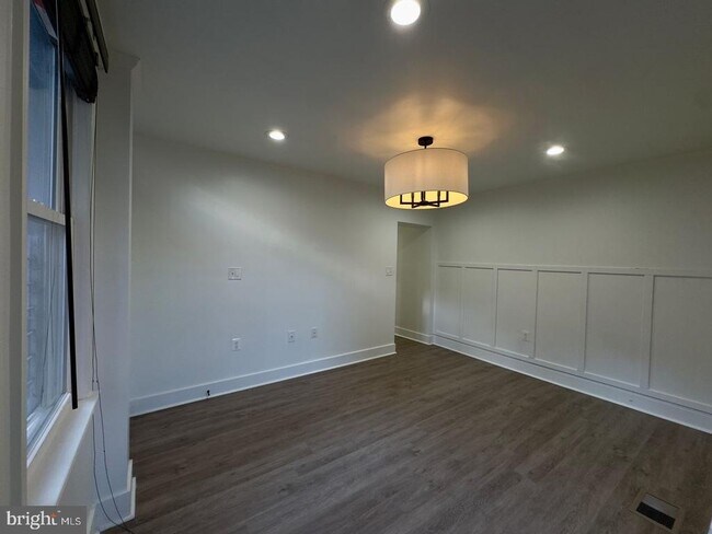 Building Photo - 807 Park Ave