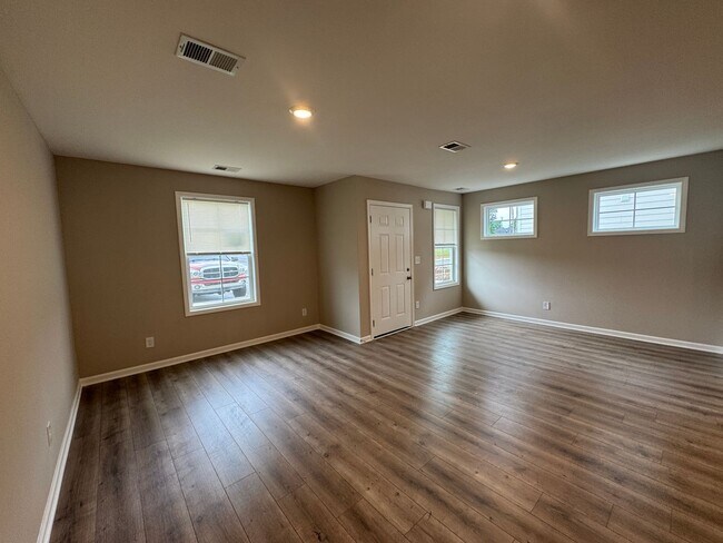 Building Photo - BRAND NEW 3 bedroom 2 bath townhome in the heart of Smyrna
