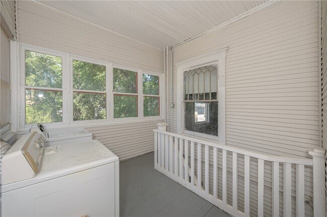 Building Photo - 206 S Sims Ave