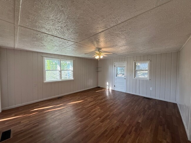 Building Photo - One bedroom, one and half bathroom, pet friendly home on large lot!