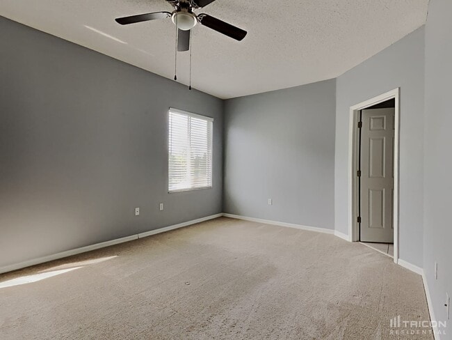 Building Photo - 4217 Harbor Lake Dr