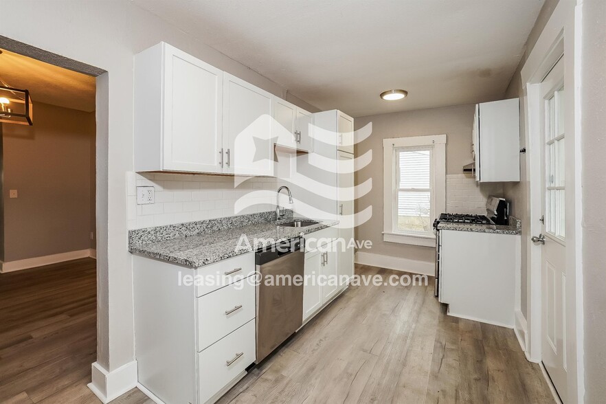 Building Photo - 902 Bye St