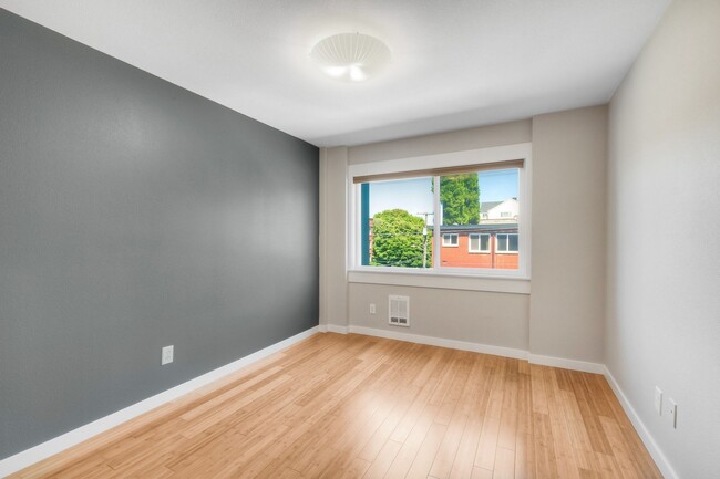 Building Photo - Capitol Hill Urban Living