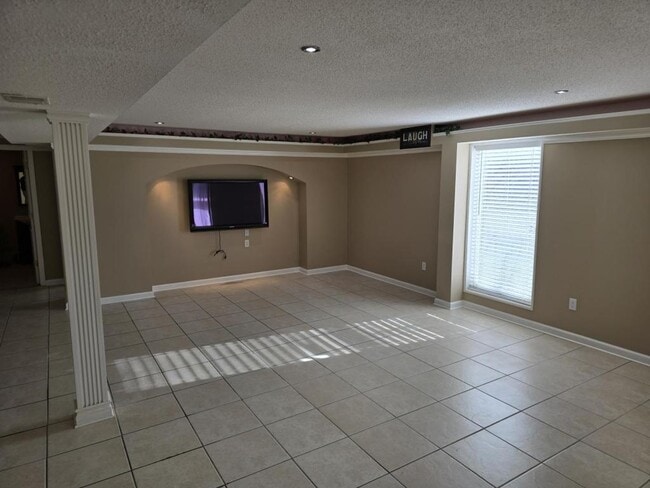 Building Photo - 4909 NE 78th St