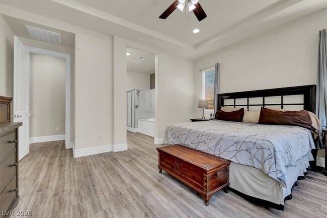 Building Photo - 9936 Wildhorse Cyn Ave