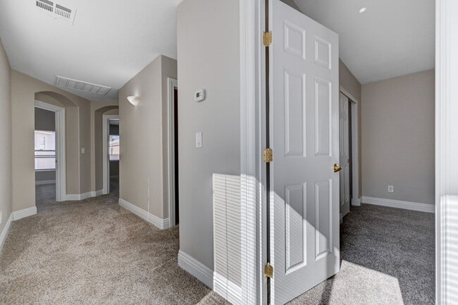 Building Photo - NORTHWEST - 2 STORY HOME - 89149