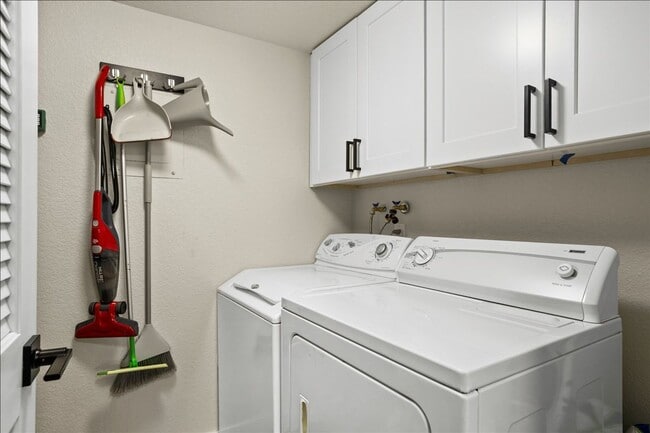 Building Photo - 8654 Chase Dr