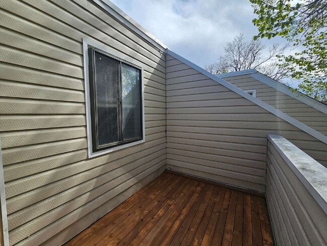 Building Photo - 2618 S Xanadu Way