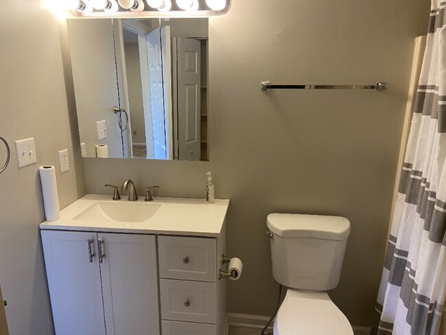 Building Photo - 3134 High Ridge Dr