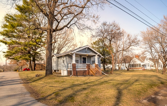 Building Photo - COMING SOON: Charming Bungalow with Spacious Living & with Modern Finishes!