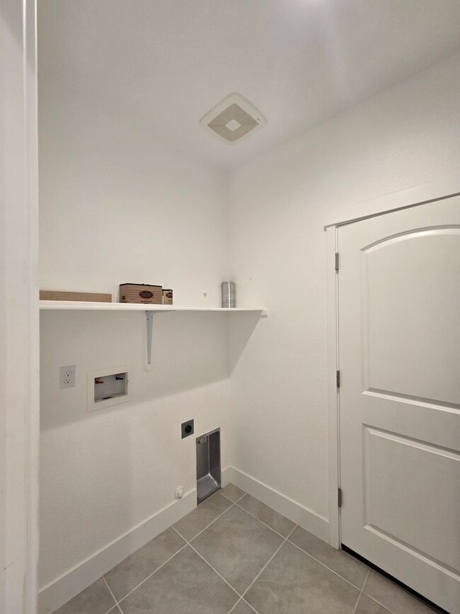 Building Photo - 3748 Tate St