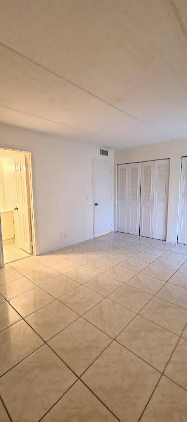 Building Photo - 600 Village Green Ct