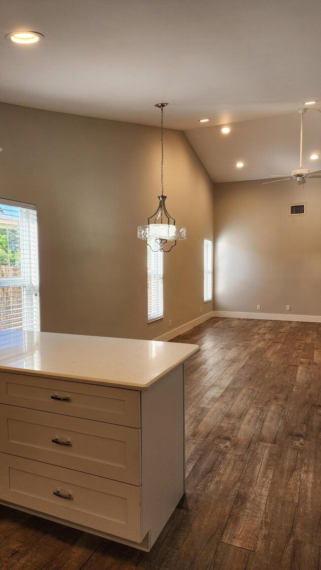 Building Photo - 8783 SE Hobe Ridge Ave
