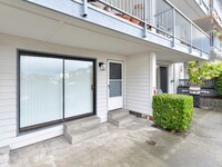 Building Photo - Desirable 2 Bedroom 1 Bath Condo in Whaler...