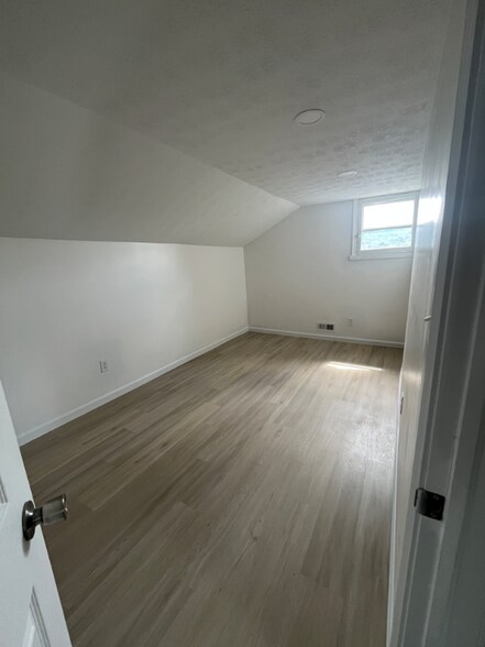 Building Photo - 36 Dorothy Ave