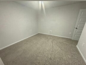 Building Photo - 4344 Knollwood Cir