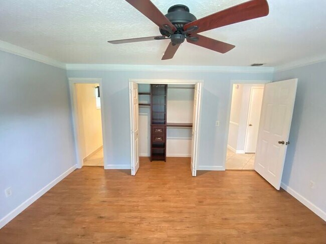 Building Photo - 104 Hatfield Ct