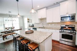 Building Photo - 1366 Dupont Park NW