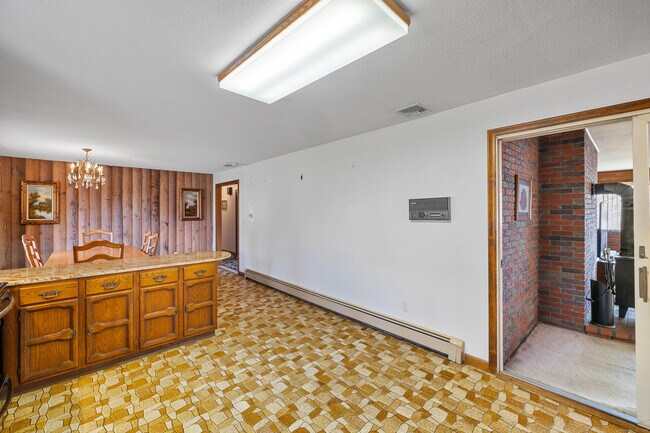 Building Photo - 117 Church Hill Rd