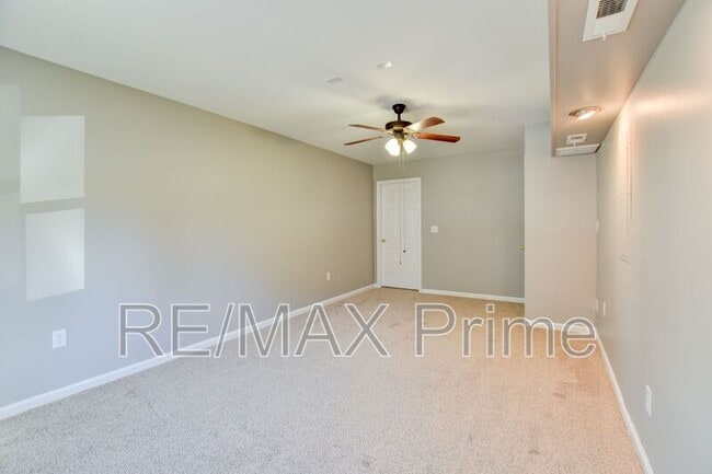 Building Photo - 960 Railroad Ave