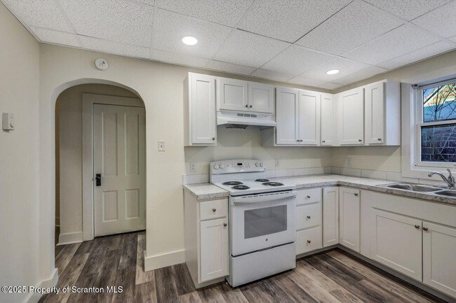 Building Photo - 144-144 Market St