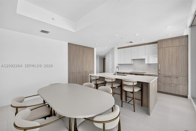 Building Photo - 153 N Seabreeze Blvd