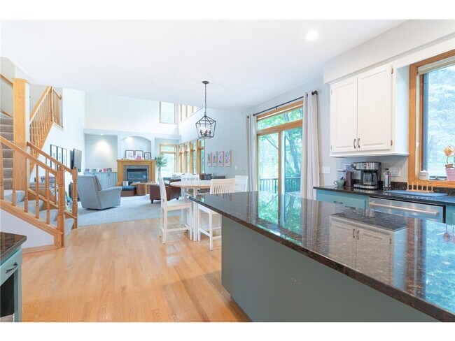 Building Photo - 14941 Camdon Hill